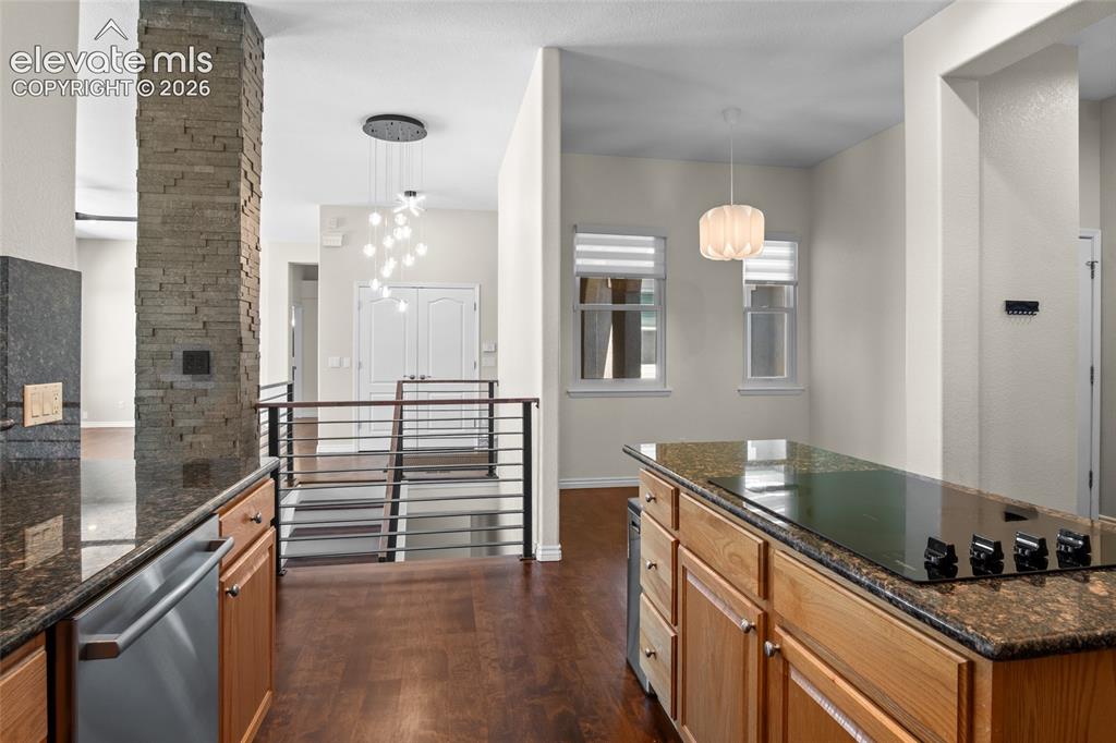 Image 20 of 50: Eat in Kitchen for those casual family dinners