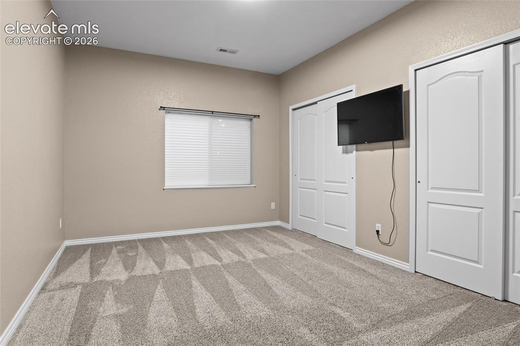 Image 33 of 44: #3 Secondary bed in LL with new high end carpet