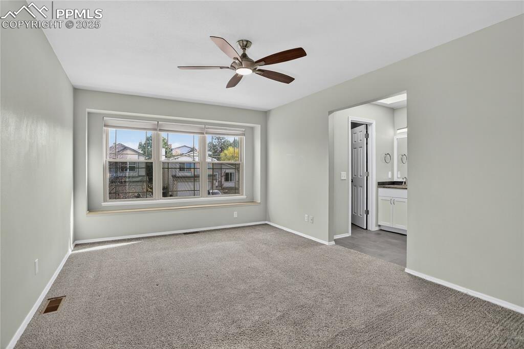 Image 12 of 28: En-suite bath