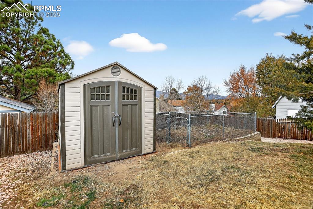 Image 24 of 28: Shed for storage space