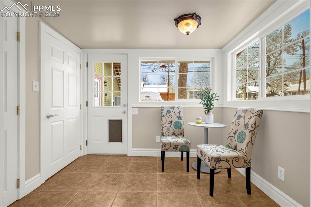 Image 11 of 38: Dining Area