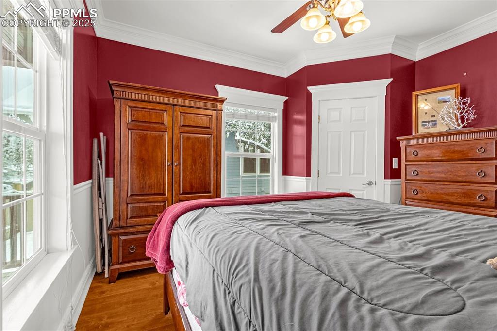 Image 14 of 38: Bedroom