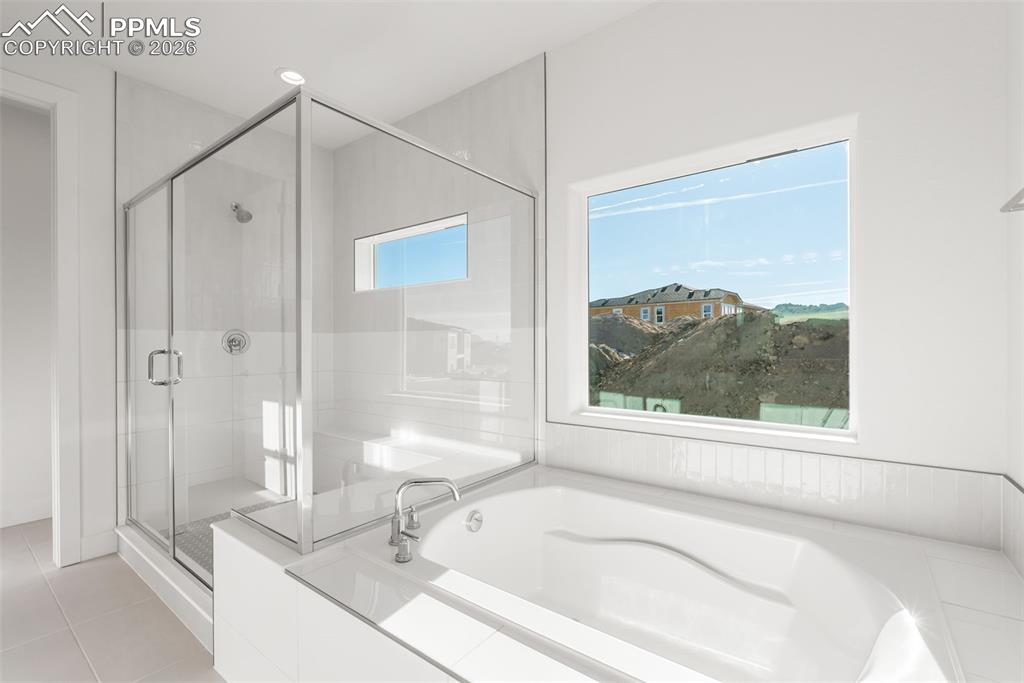 Image 28 of 50: Bathroom