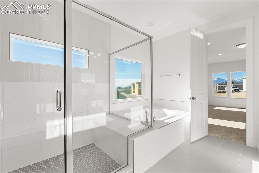 Image 29 of 50: Bathroom