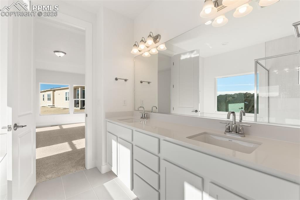 Image 30 of 50: Bathroom