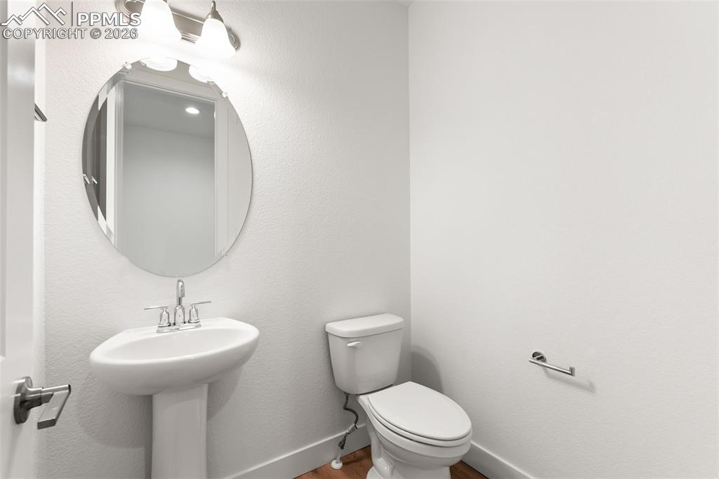 Image 32 of 50: Bathroom