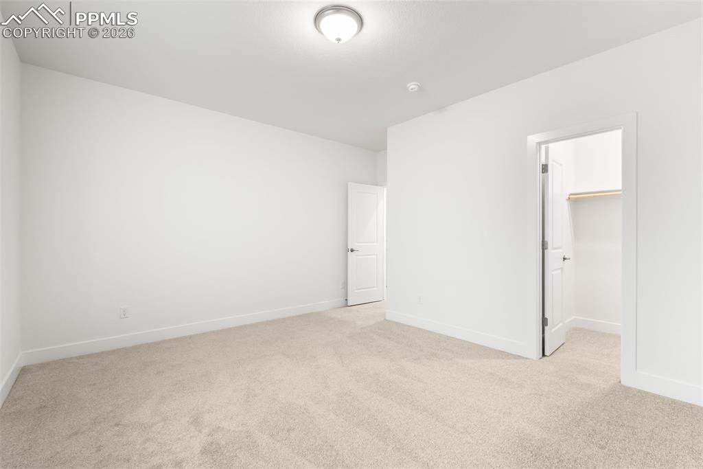 Image 41 of 50: Bedroom