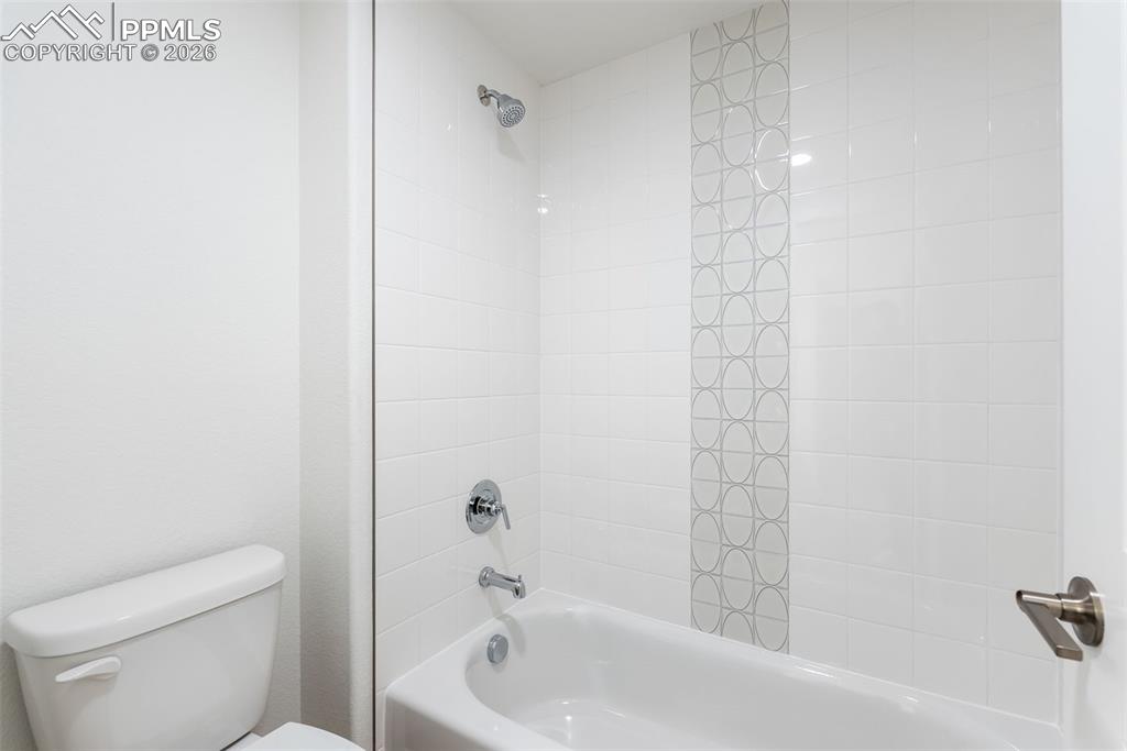 Image 45 of 50: Bathroom