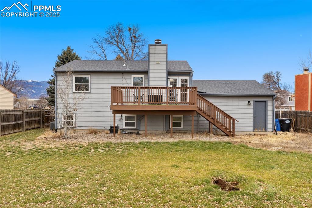 Image 20 of 22: Fenced backyard