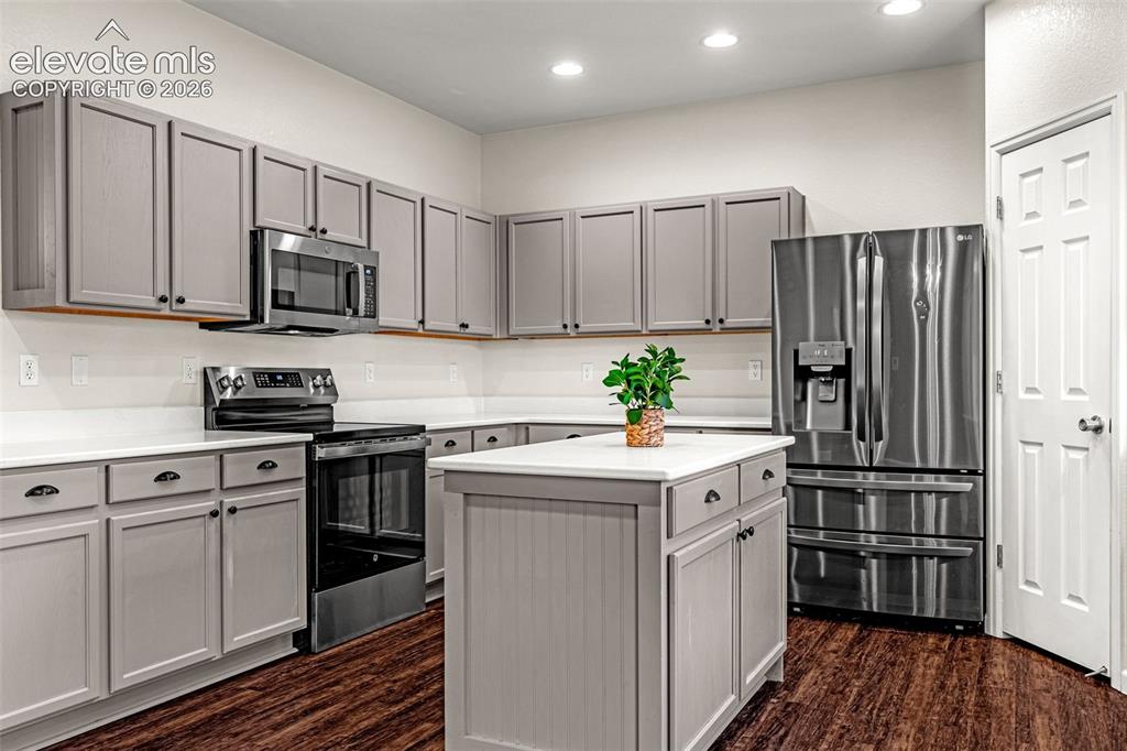 Image 10 of 49: Kitchen