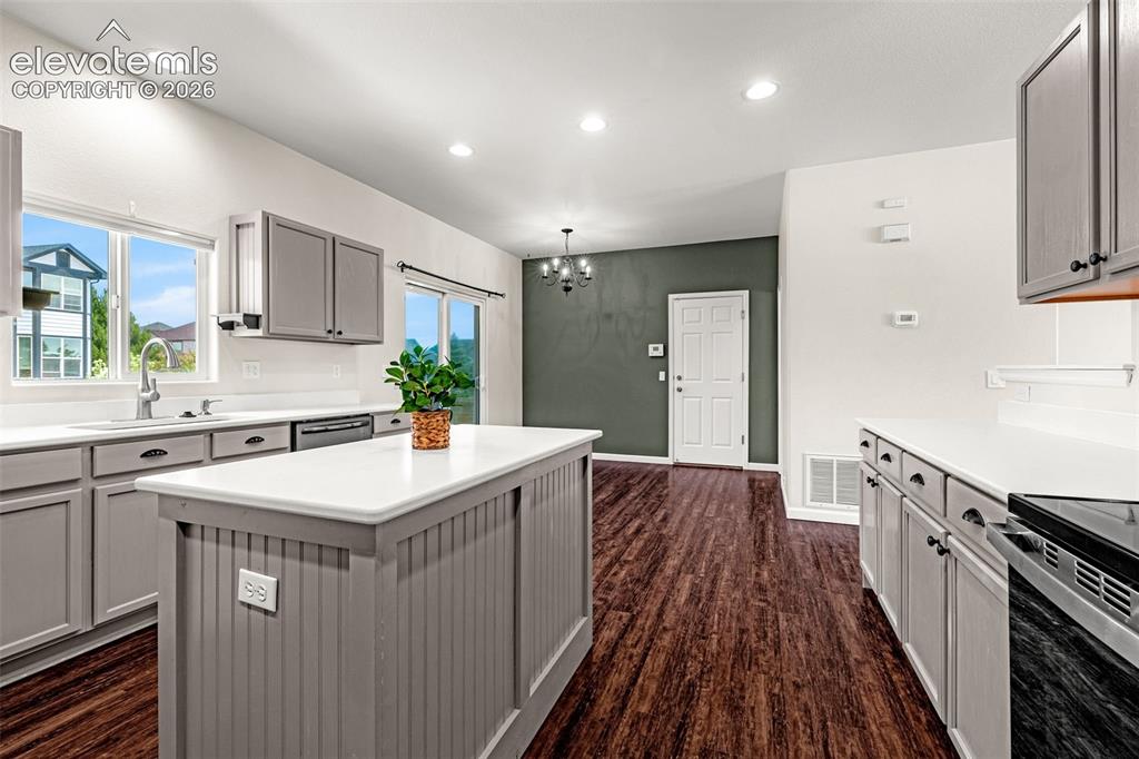 Image 12 of 49: Kitchen