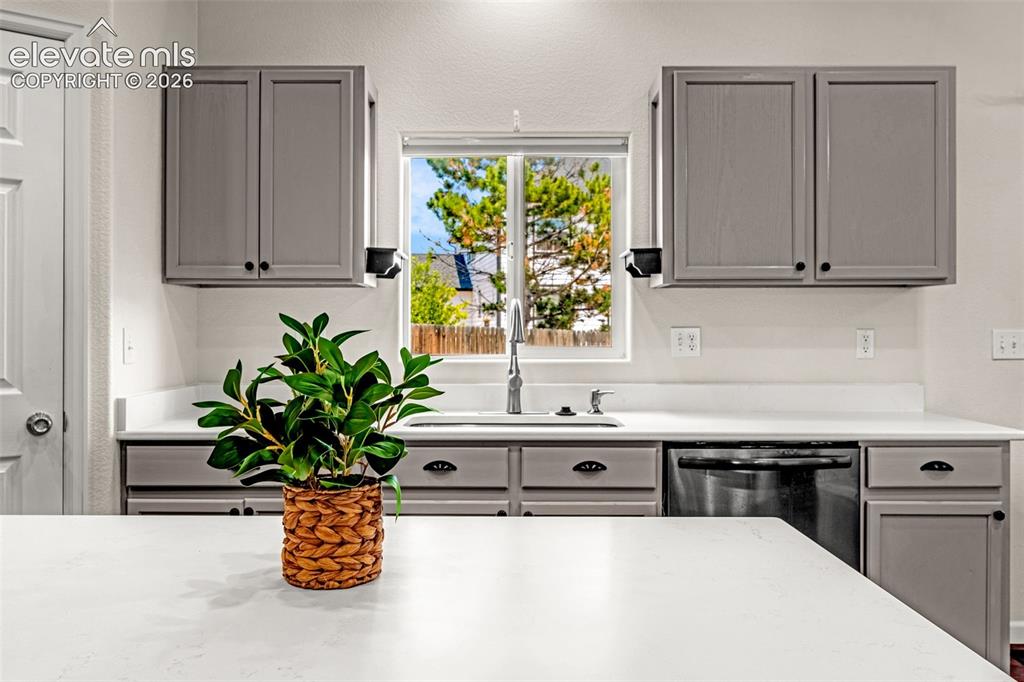 Image 13 of 49: Kitchen