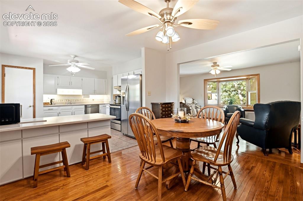 Image 12 of 50: Dining Area