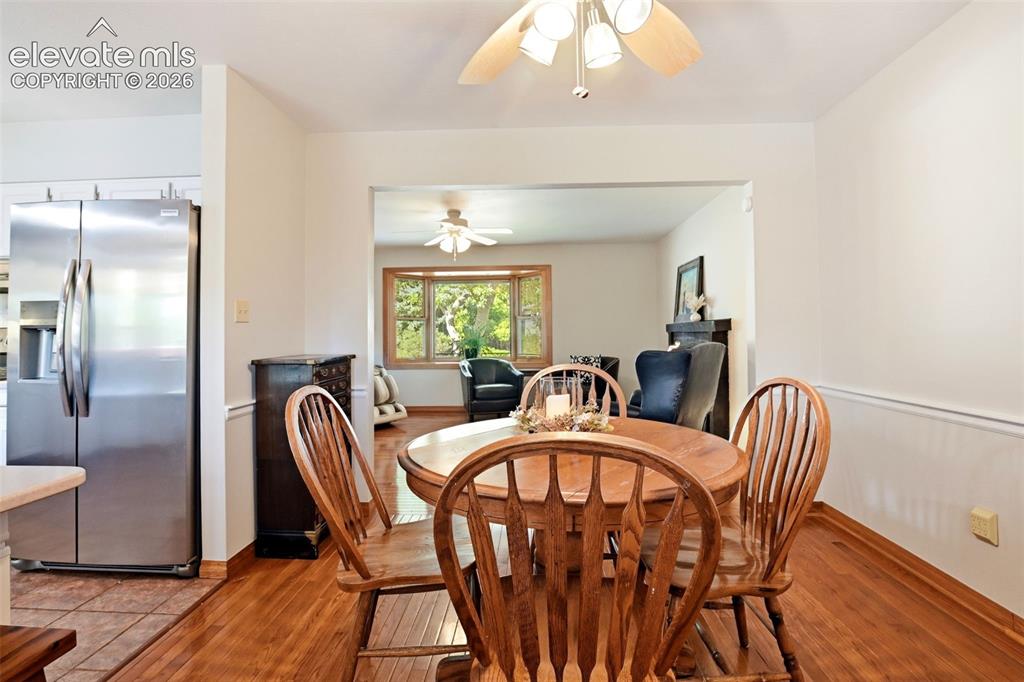 Image 13 of 50: Dining Area
