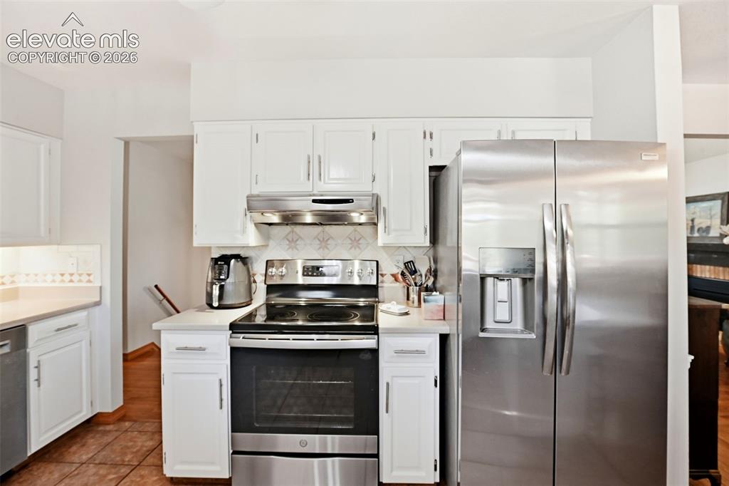 Image 17 of 50: Kitchen