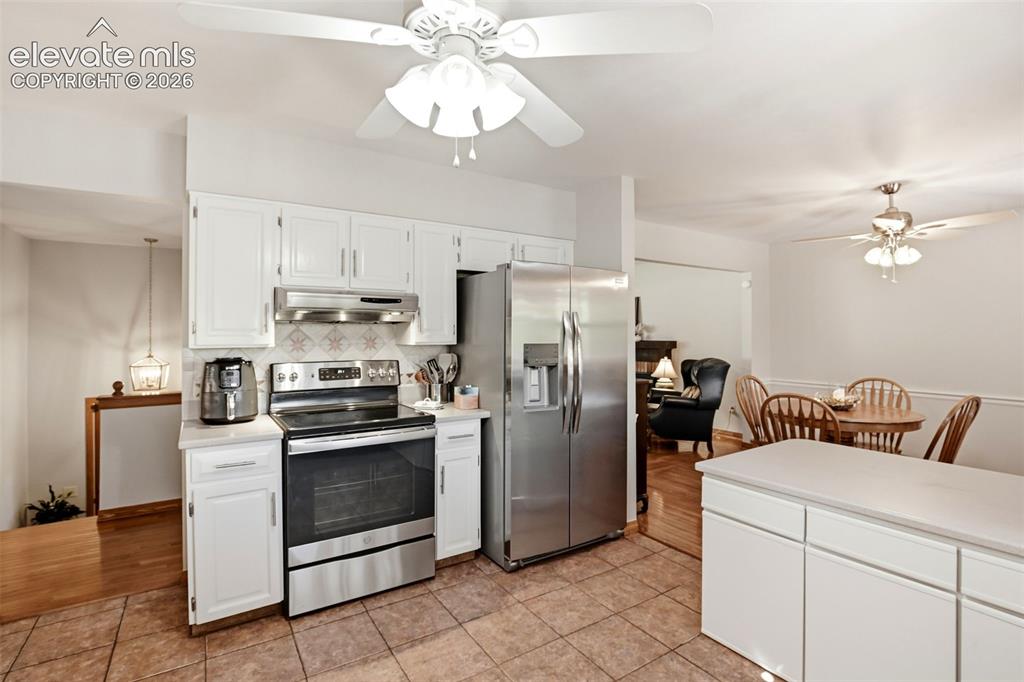 Image 19 of 50: Kitchen