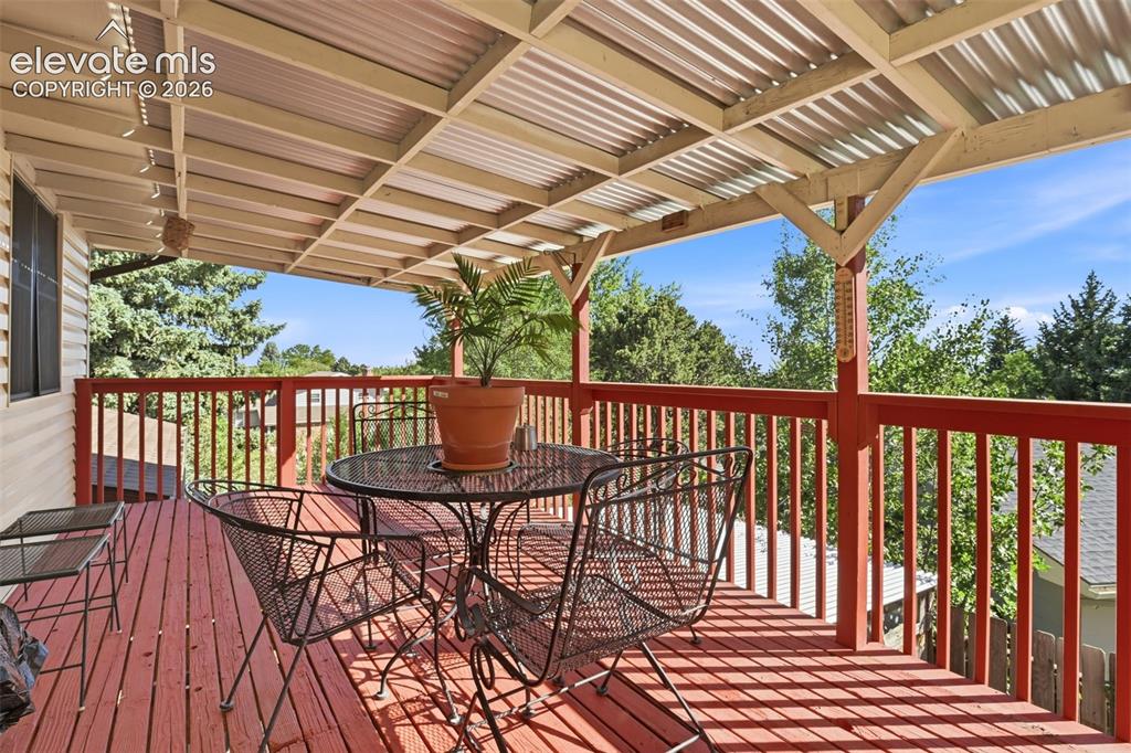 Image 44 of 50: Deck