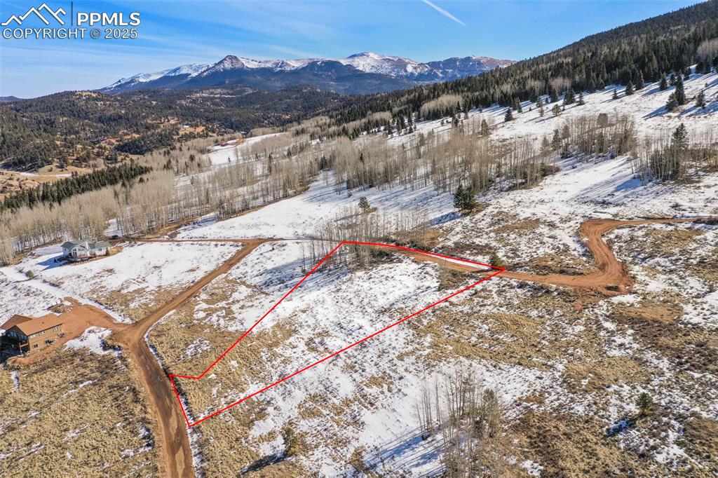 Image 18 of 25: Property Lines are approximate and not a survey