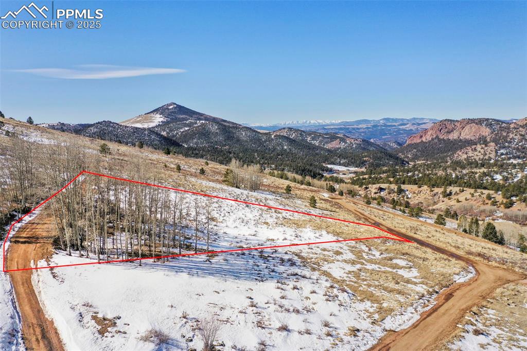 Image 9 of 25: Property Lines are approximate and not a survey