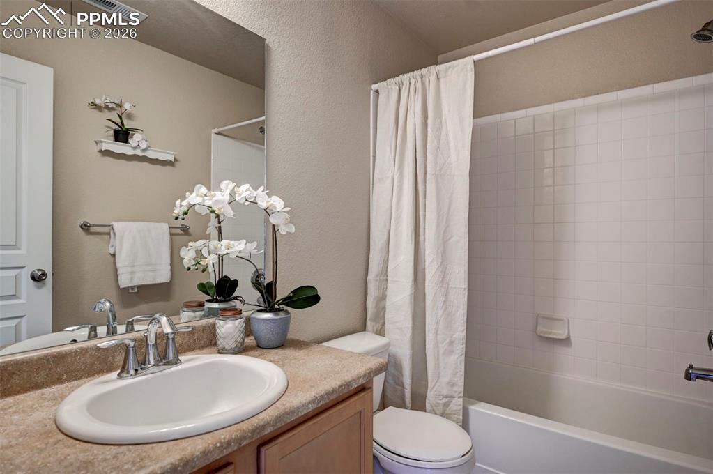 Image 29 of 44: Full bathroom next to the secondary bedroom and laundry area.