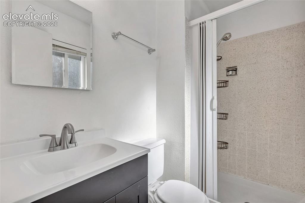 Image 14 of 37: Bathroom