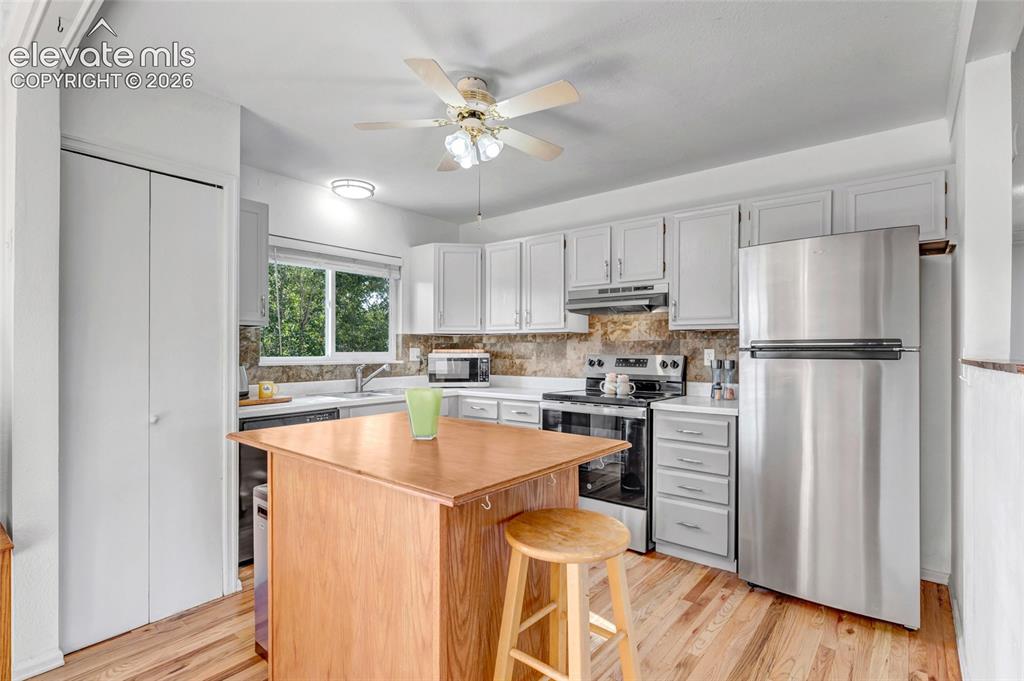 Image 6 of 37: Kitchen
