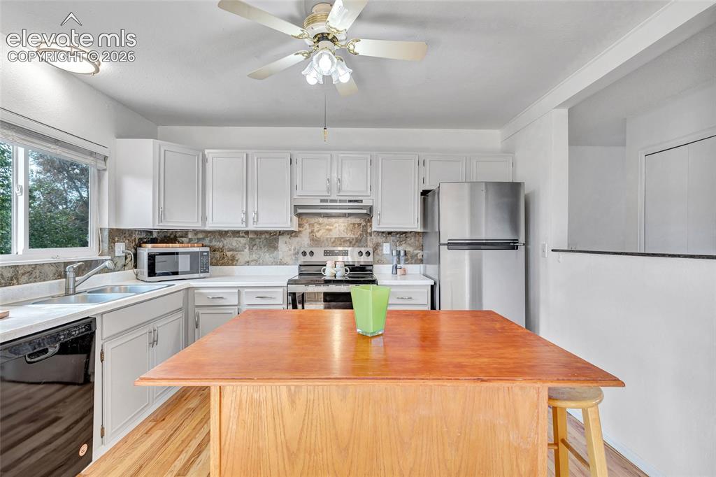 Image 7 of 37: Kitchen