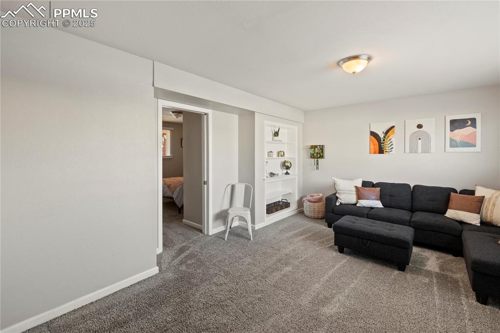 Image 20 of 50: Living Room