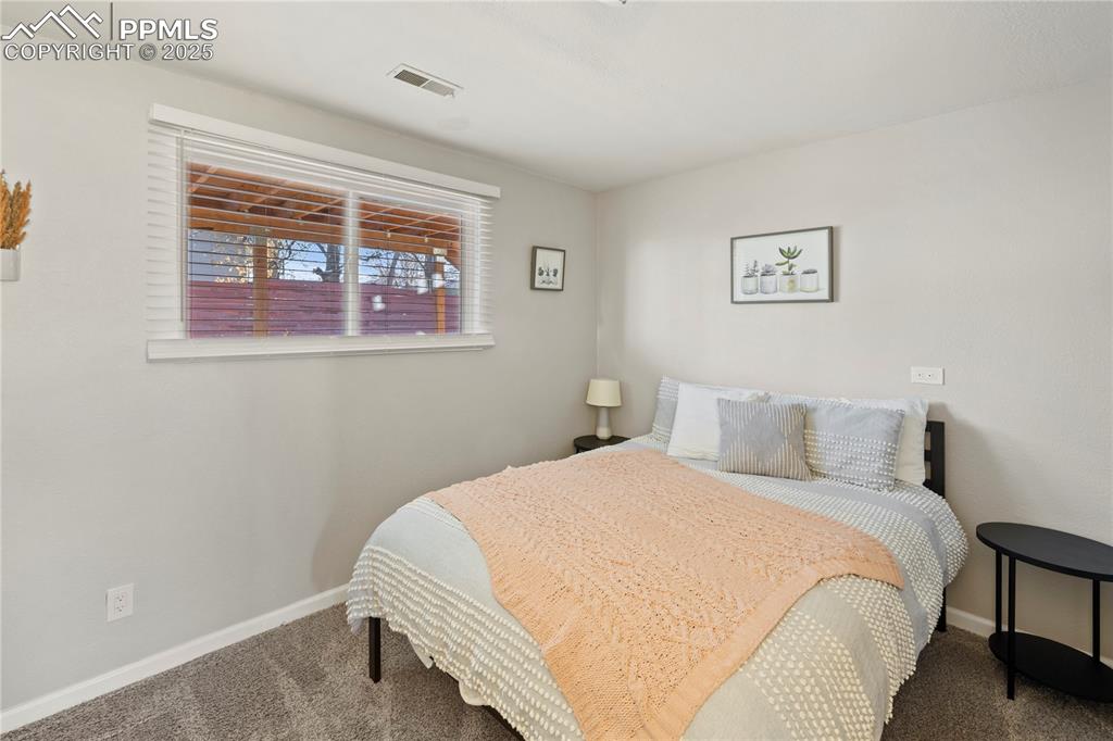 Image 23 of 50: Bedroom