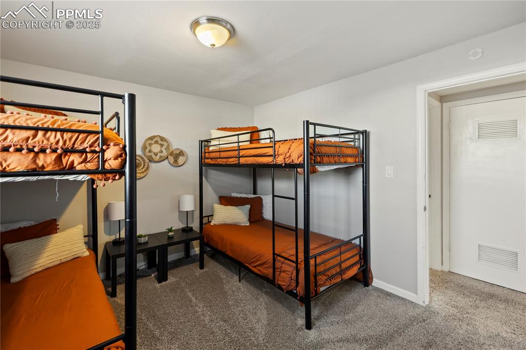 Image 27 of 50: Bedroom