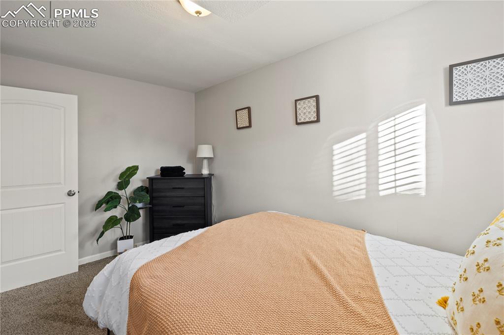 Image 30 of 50: Bedroom