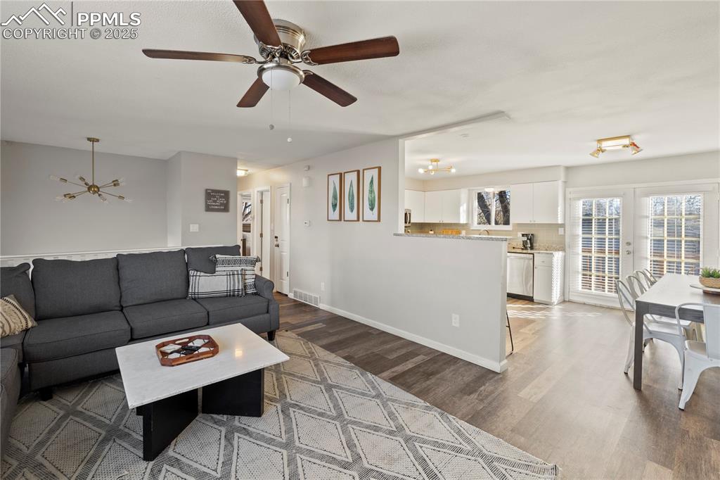 Image 4 of 50: Living Room