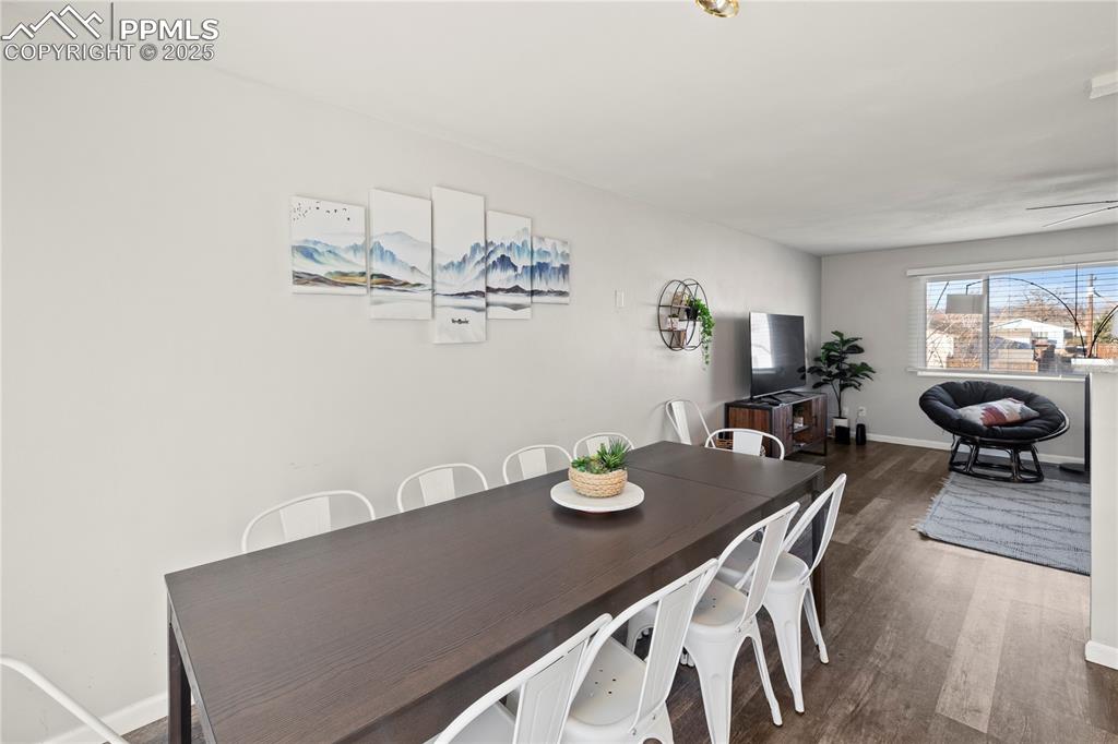 Image 8 of 50: Dining Area