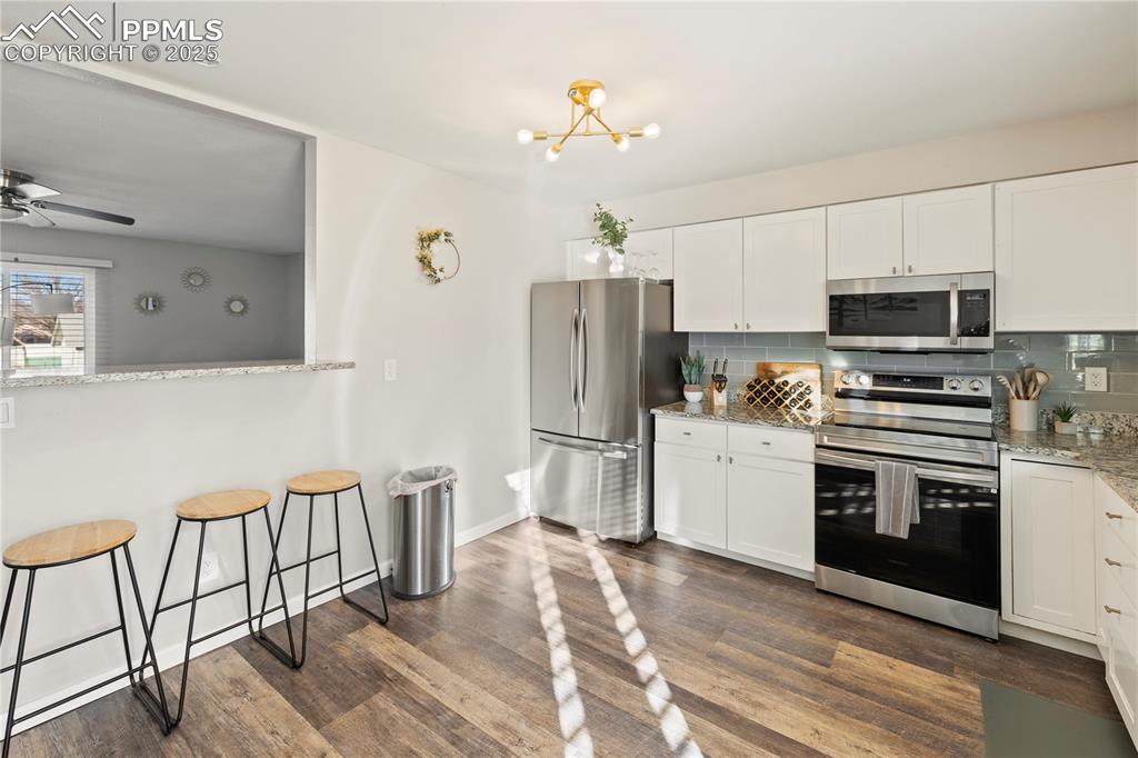 Image 9 of 50: Kitchen