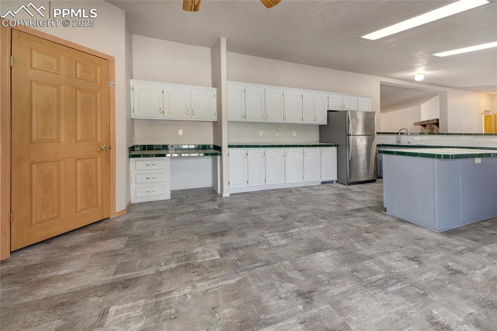 Image 9 of 50: Kitchen offers desk work space