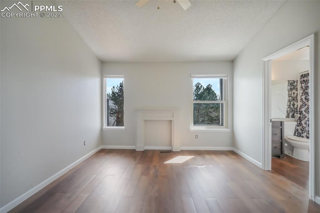 Image 10 of 27: Living Room