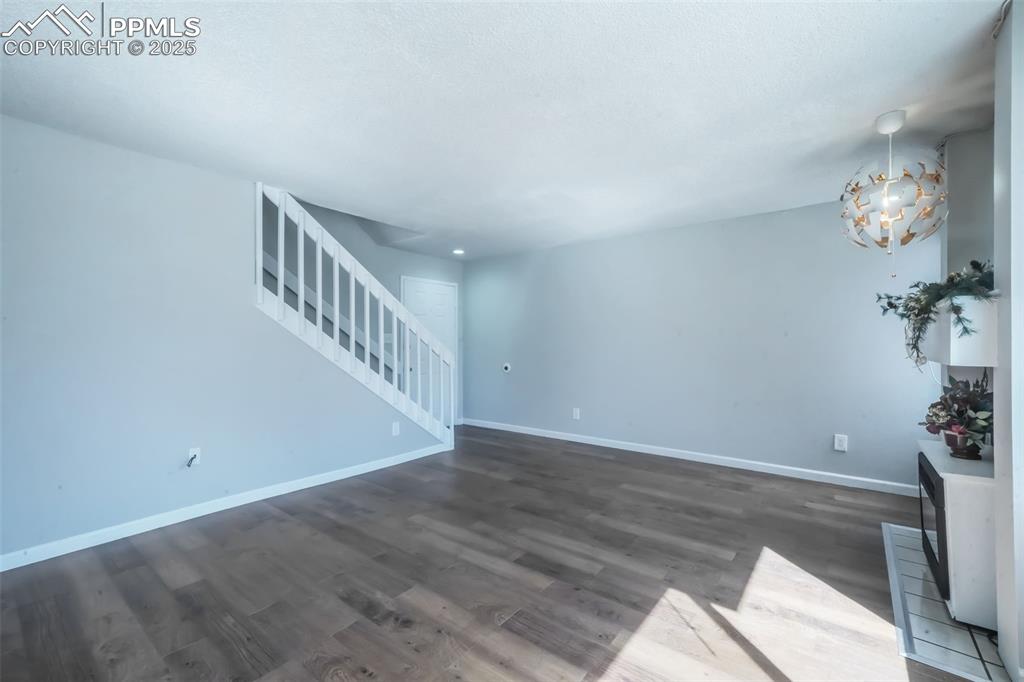 Image 7 of 27: Living Room