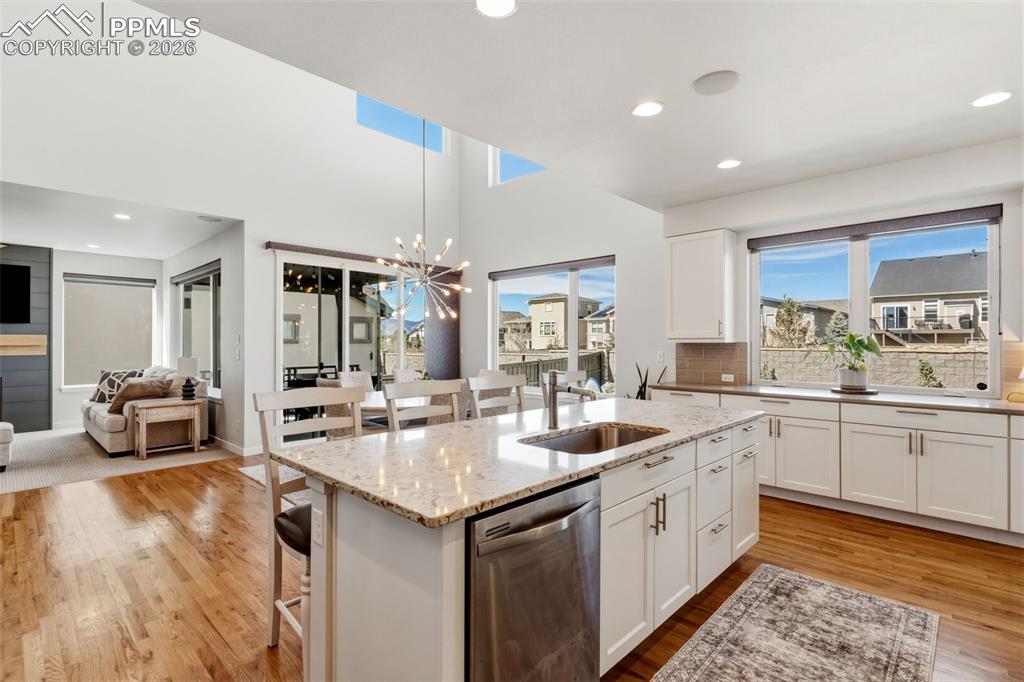 Image 11 of 50: Kitchen