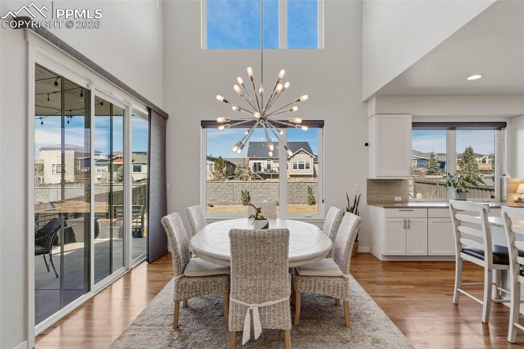 Image 13 of 50: Dining Area