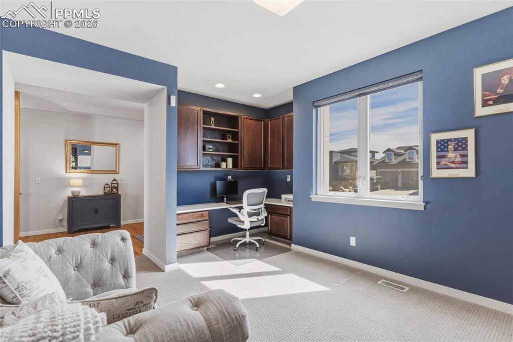 Image 15 of 50: Office