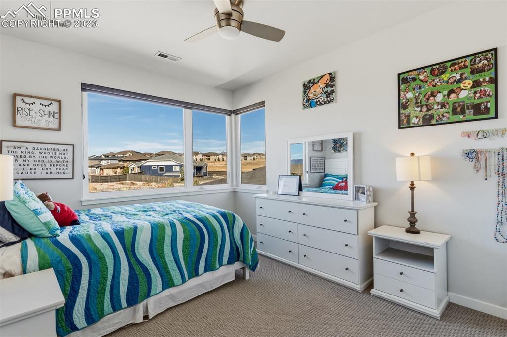 Image 25 of 50: Bedroom