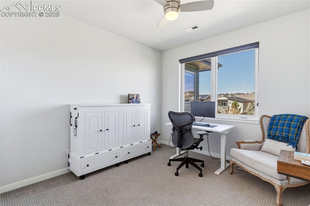 Image 27 of 50: Bedroom