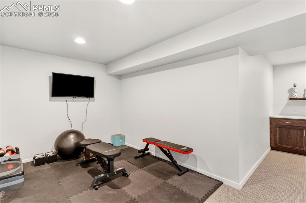 Image 33 of 50: Family Room