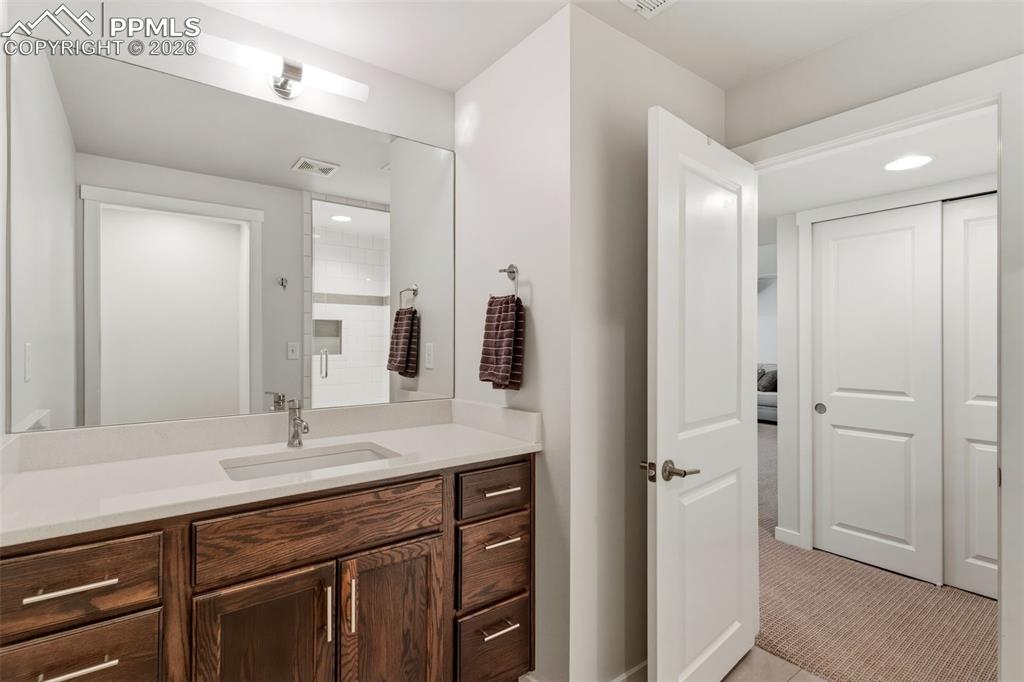 Image 36 of 50: Bathroom