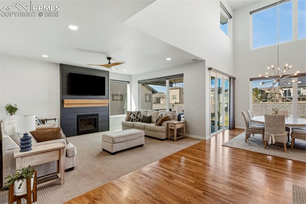 Image 5 of 50: Living Room