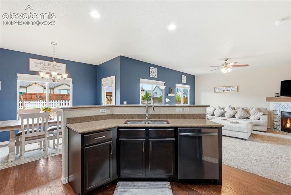 Image 11 of 50: Kitchen