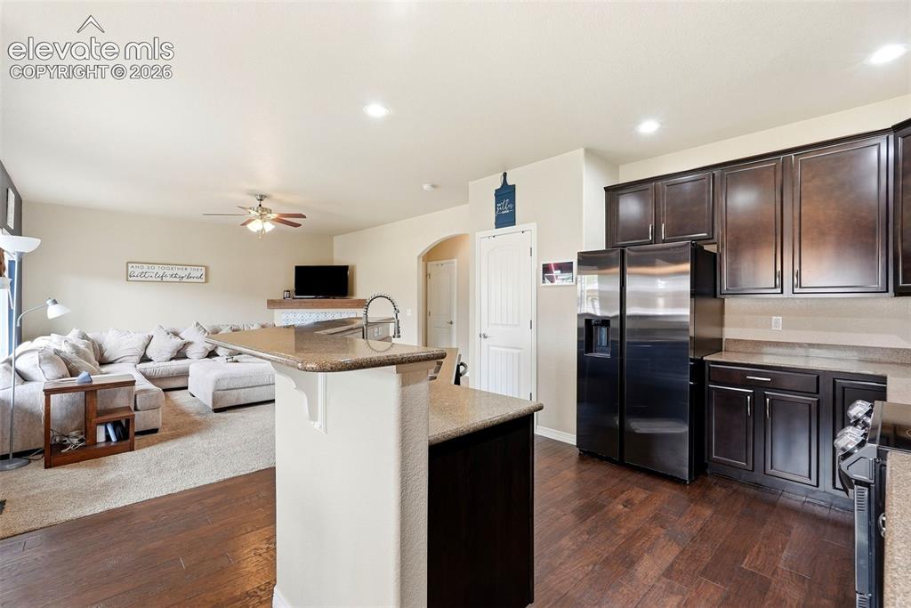 Image 14 of 50: Kitchen