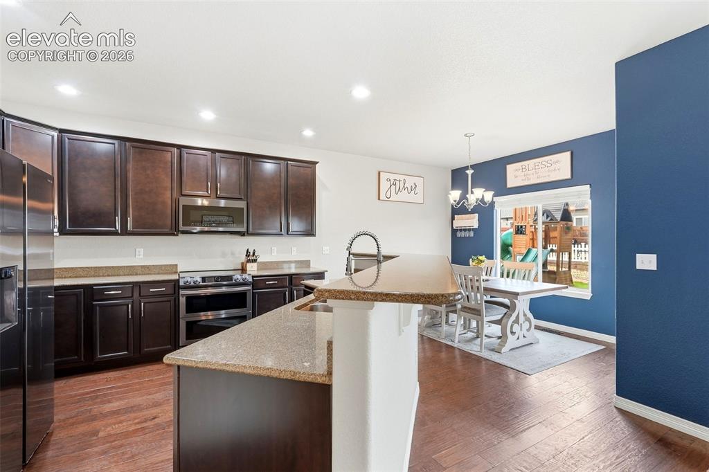 Image 9 of 50: Kitchen