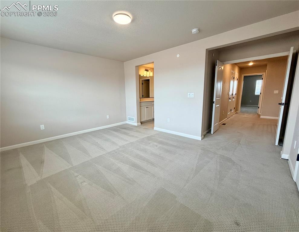 Image 14 of 23: Bedroom