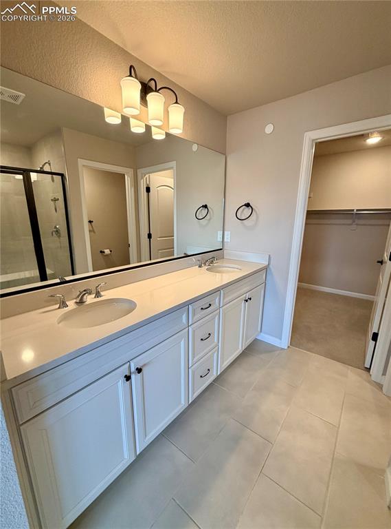 Image 15 of 23: Bathroom